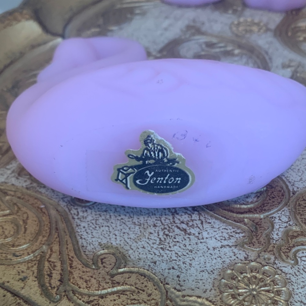 Fenton Lavender Satin Swan Figurine - Picture 5 of 9